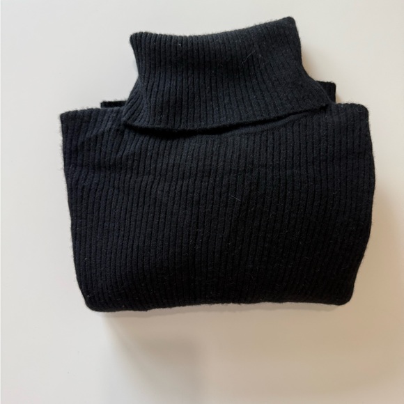 Reformation Luisa Cashmere Sweater - Small - boxy cropped cashmere turtleneck - Picture 6 of 9